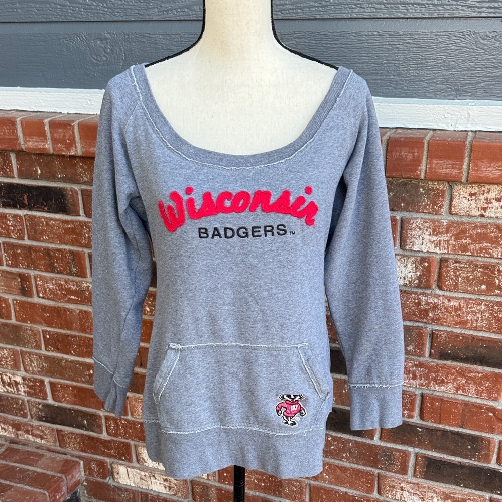 Campus Heritage Wisconsin Badgers Sweatshirt Grey Ruffle Shoulder Scoop Neck L